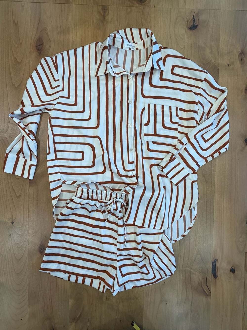 Blu Pepper Off-white & Brown Geo Print Set Med top, Small shorts